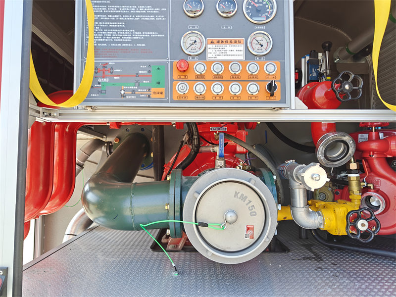 Howo 6x6 off-road fire rescue truck