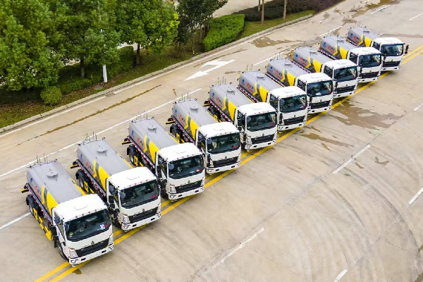 HOWO 8000L water tanker truck manufacturer