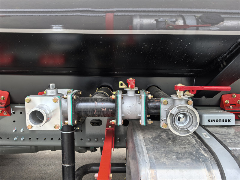 Water bowser pump in and out valve