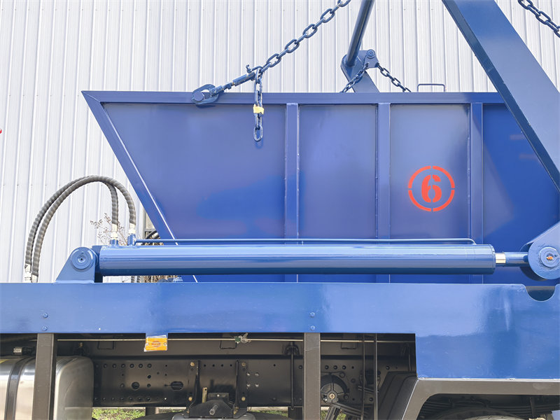 HOWO swing arm garbage truck
