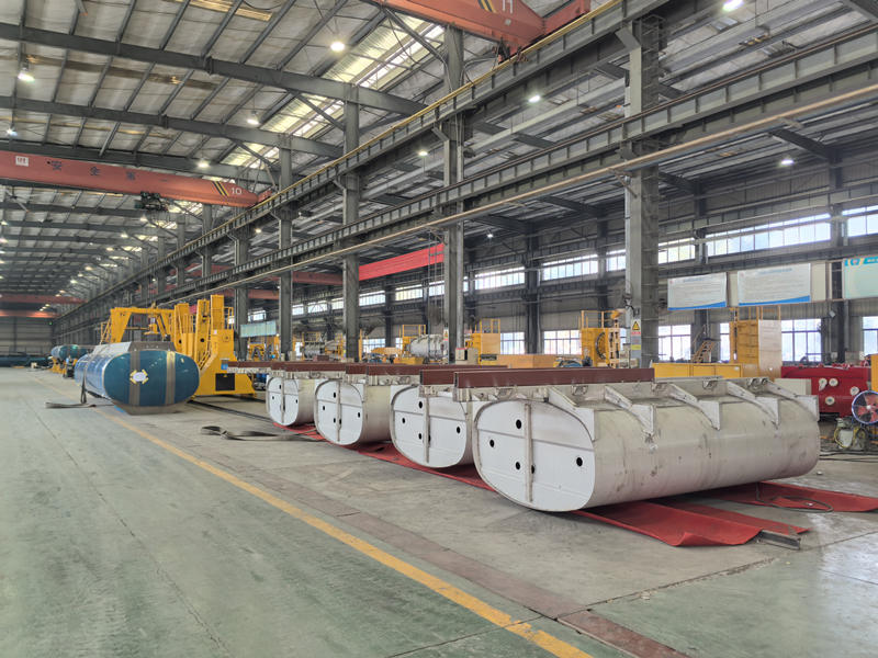 HOWO fuel bowser truck manufacturer