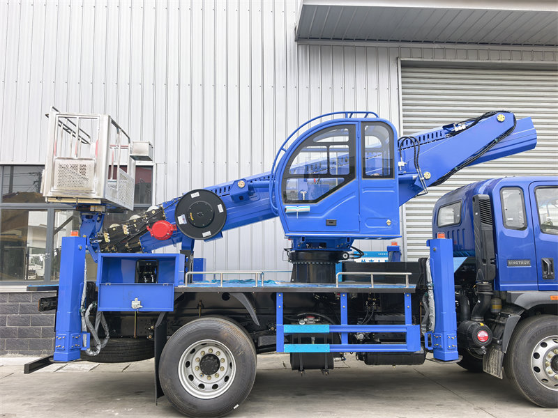 HOWO light duty 18m aerial platform truck